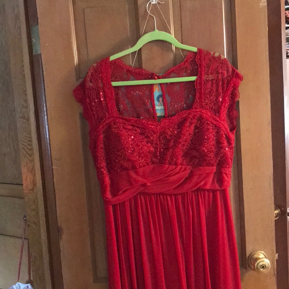 Beautiful red prom dress!